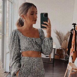 NWT MINKPINK Blue Paisley Billow Sleeves Crop MEDIUM